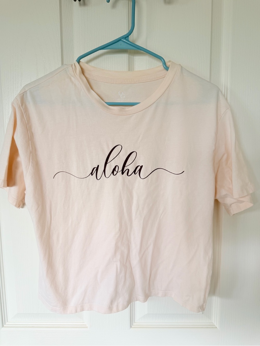 Aloha Script Crop Top - Cream Women’s Tee